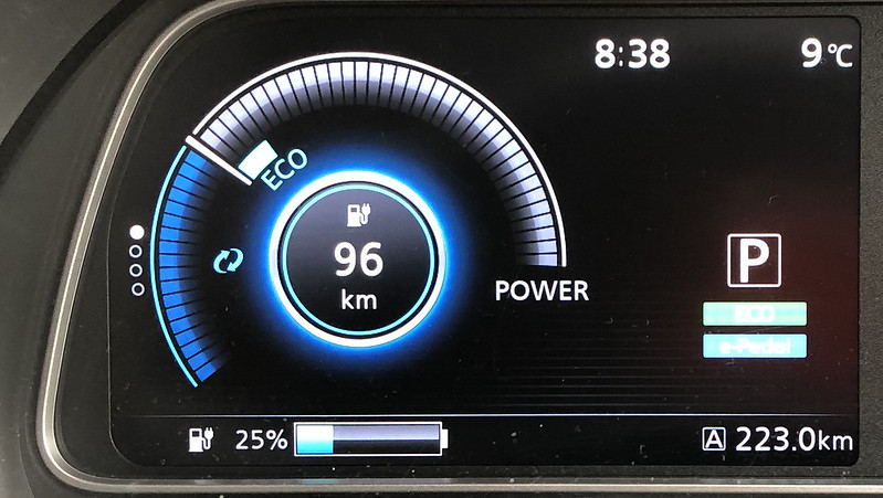 金曜日　日産リーフ e+（62kWh）メーター　エアコンON