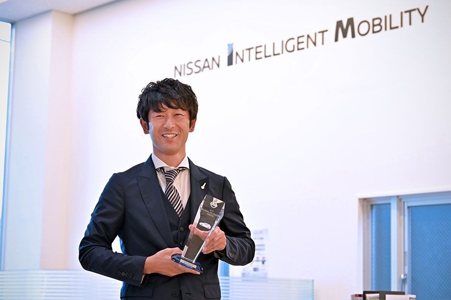 2018年には世界で最も日産リーフを販売したカーライフアドバイザーとして表彰された。