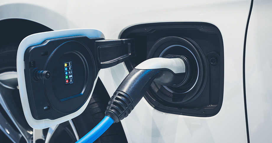  Apple、今後5年間で米国で2万人の雇用創出に向けて4,300億ドルの投資を発表