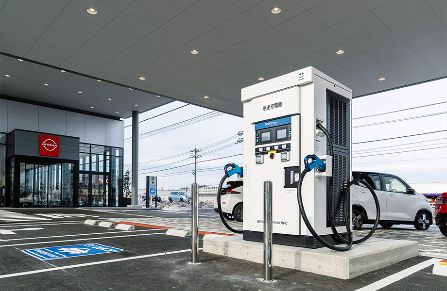 高出力の急速充電器（90kW）