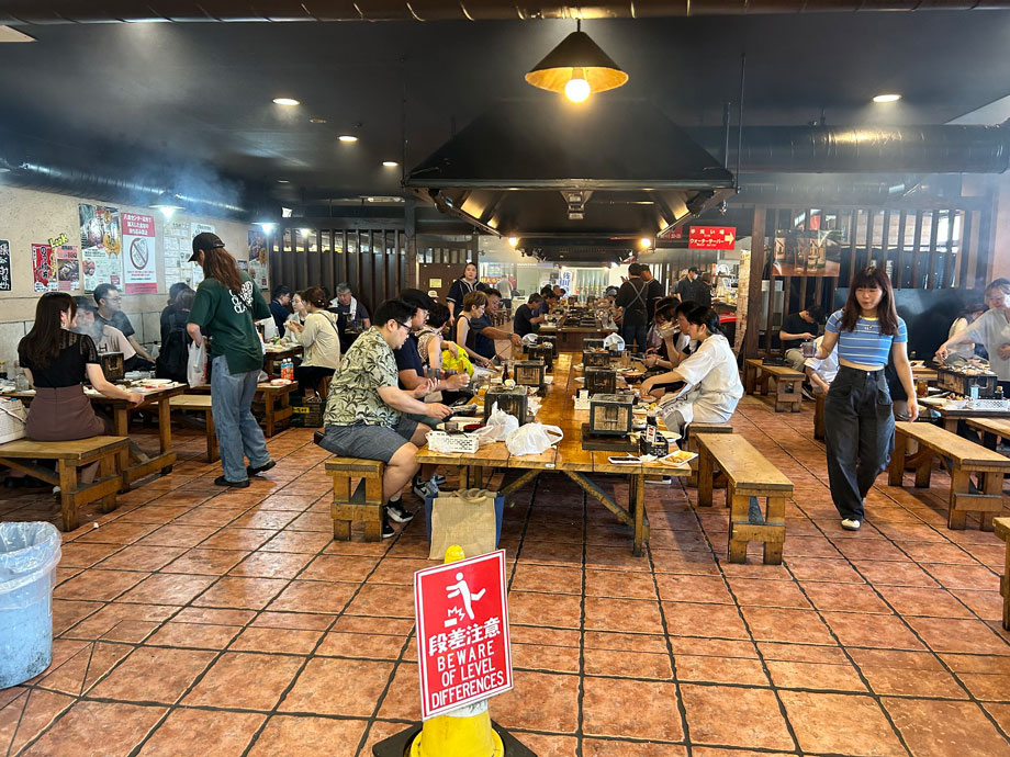 賑わう飲食店