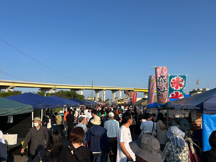 青森県八戸市　館鼻岸壁朝市