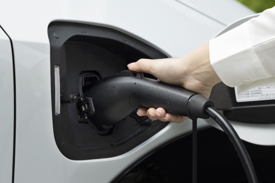 充電シーン アリア充電中手元