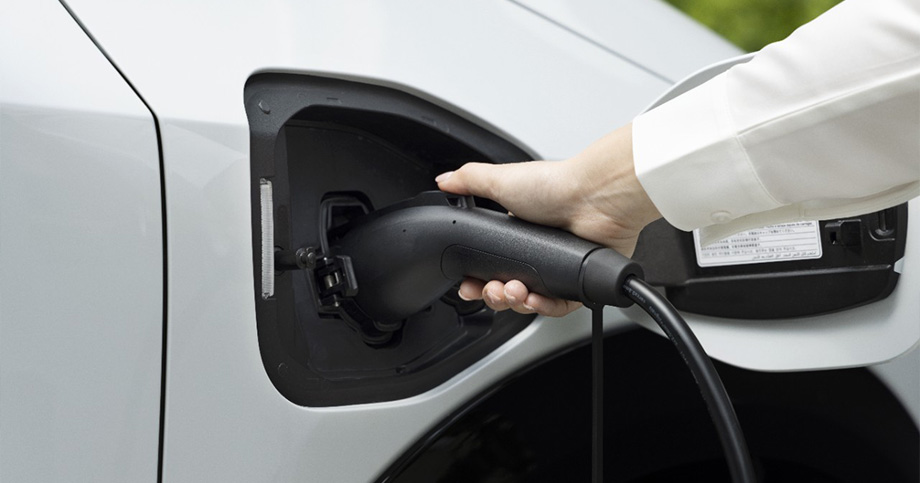 【マンション向け】電気自動車（EV）用充電器の設置費用はいくら？補助金や費用削減のコツを解説