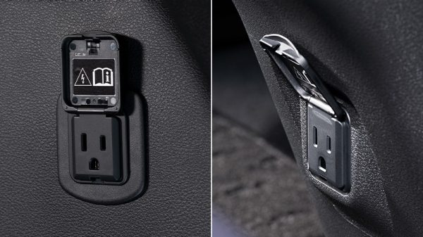 日産リーフ 車内コンセント