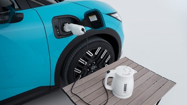 AC外部給電コネクター　日産リーフの例